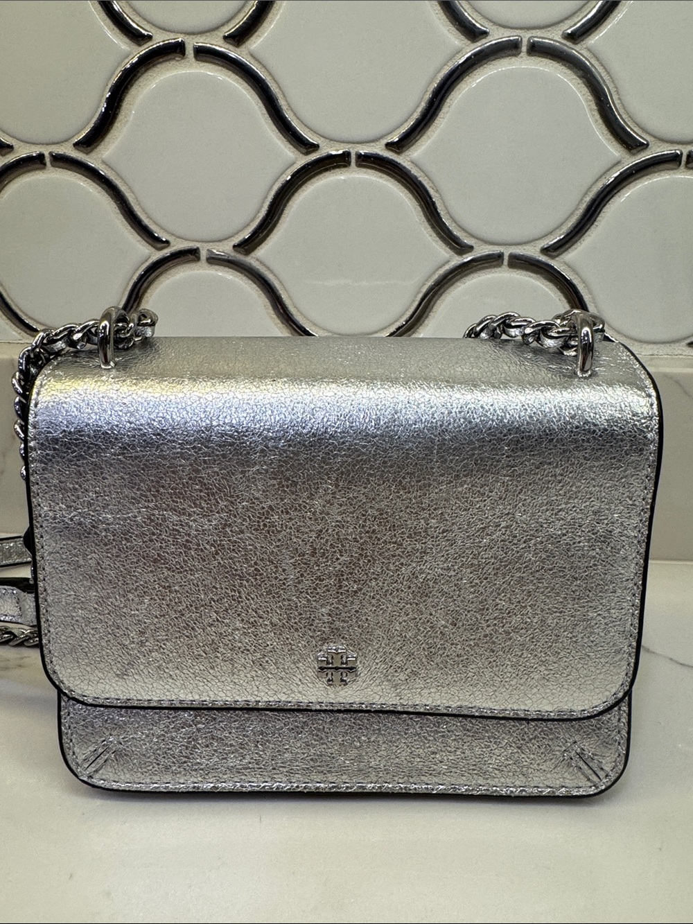 Tory Burch Robinson Metallic Silver Leather Crossbody with Chain Strap -Like New